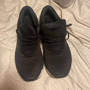 Mizuno wave sky running shoe (almost brand new!!)